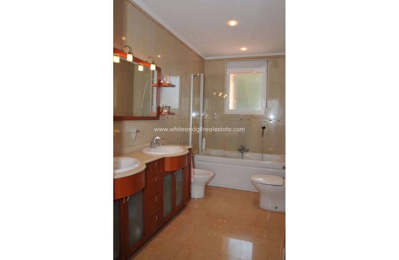 Sale - Country house  - Yecla