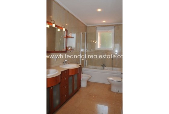 Sale - Country house  - Yecla