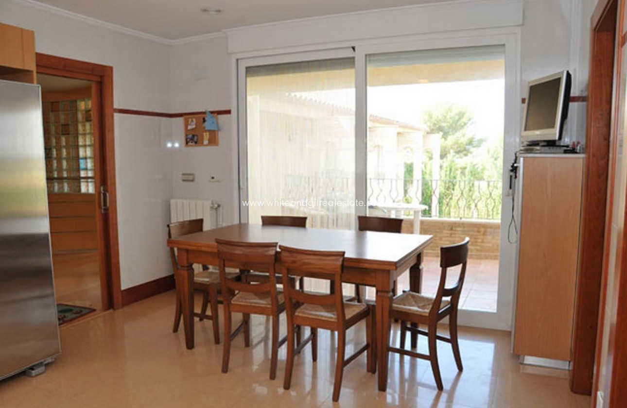 Sale - Country house  - Yecla