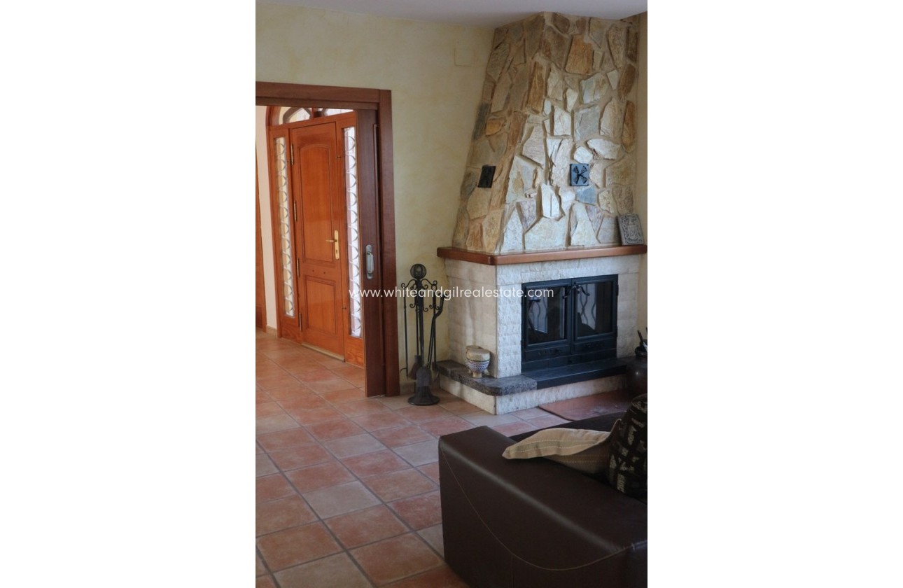 Sale - Country house  - Yecla