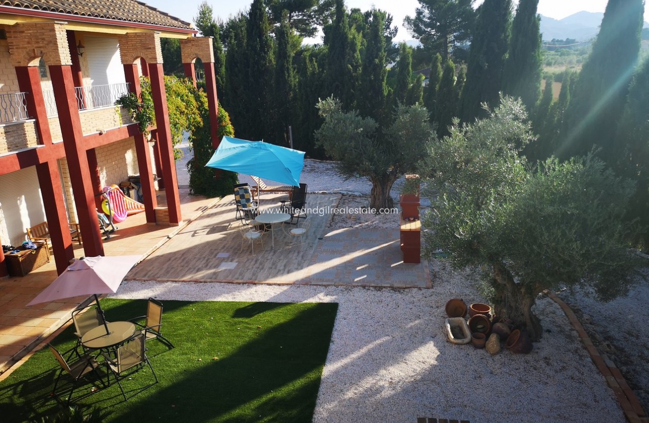 Sale - Country house  - Yecla