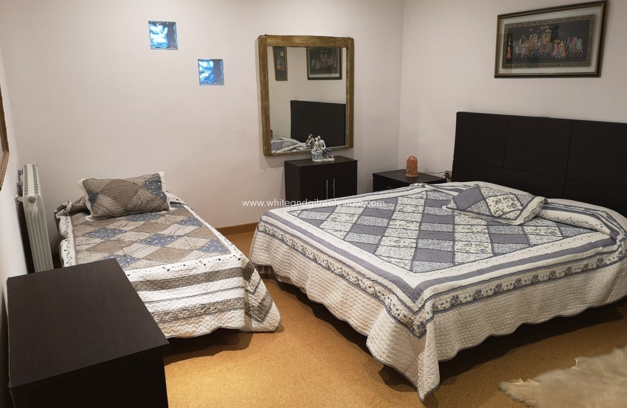 Sale - Country house  - Yecla