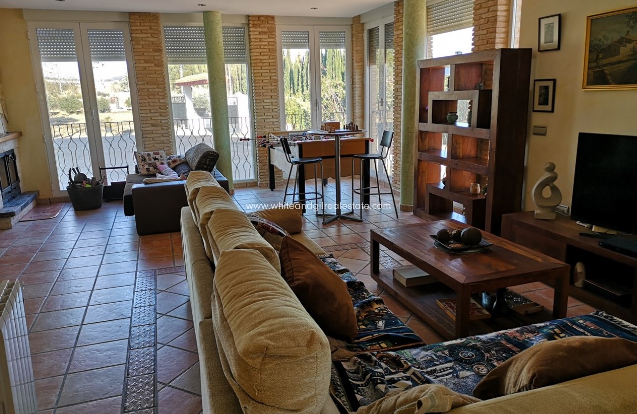 Sale - Country house  - Yecla