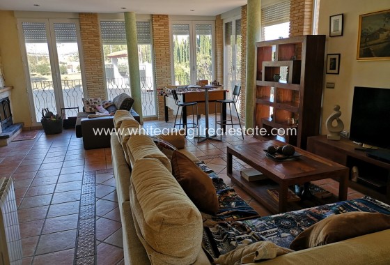 Sale - Country house  - Yecla