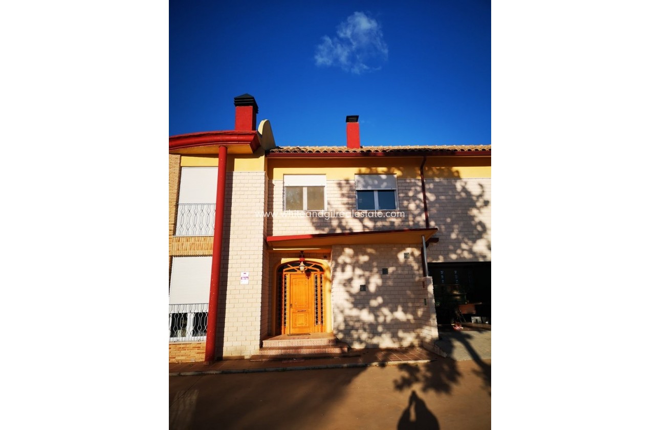 Sale - Country house  - Yecla
