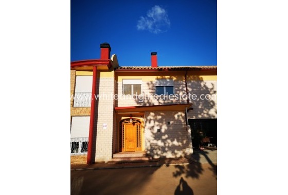 Sale - Country house  - Yecla
