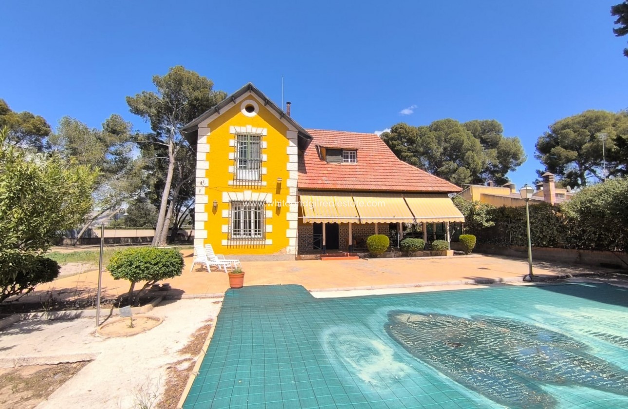 Sale - Villa  - Yecla