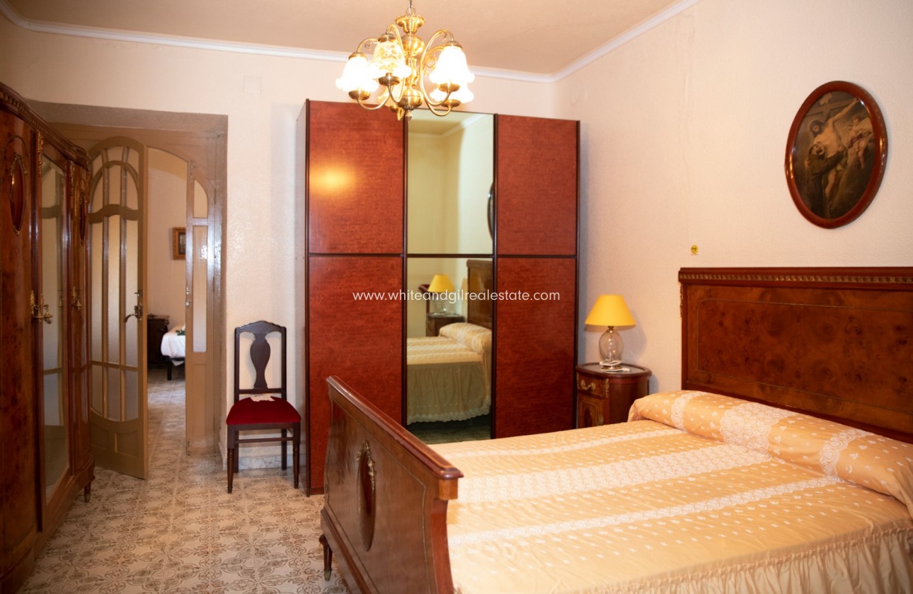 Sale - Villa  - Yecla