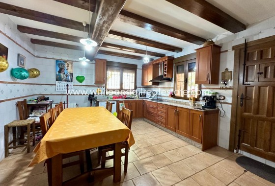 Sale - Villa  - Yecla - Rural location