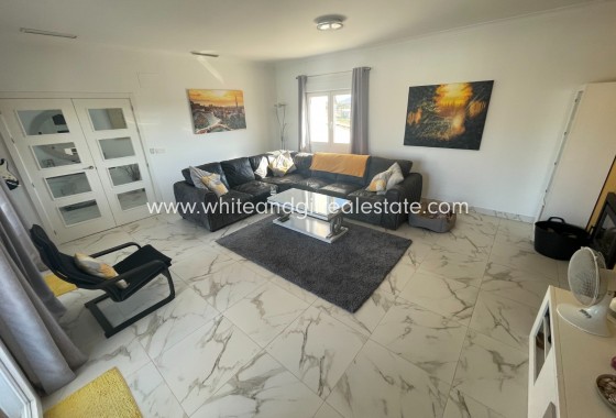 Sale - Villa  - Pinoso - Pinoso - El Pinós