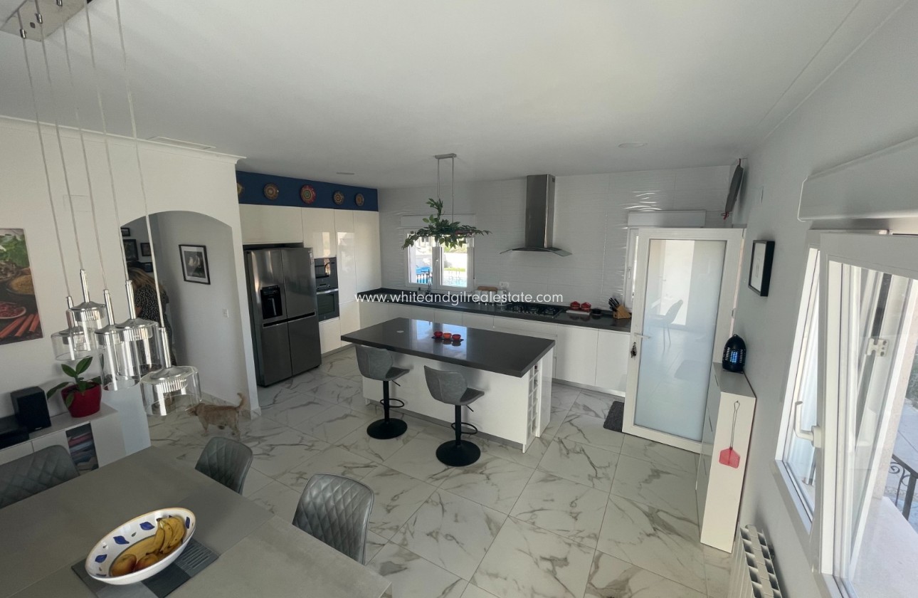 Sale - Villa  - Pinoso - Pinoso - El Pinós