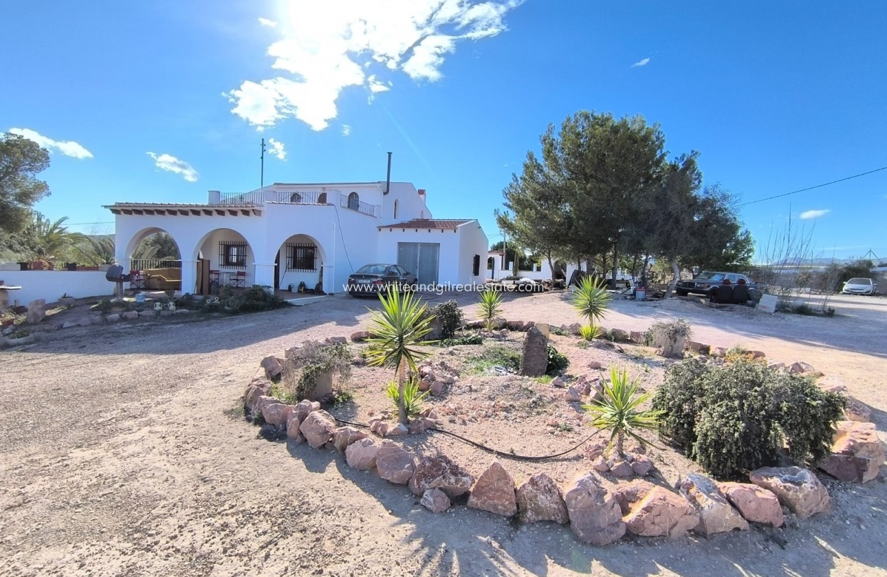 Sale - Villa  - Novelda - Rural location