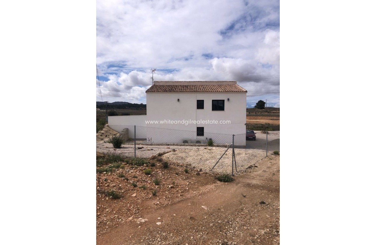 Sale - Villa  - Pinoso - Rural location