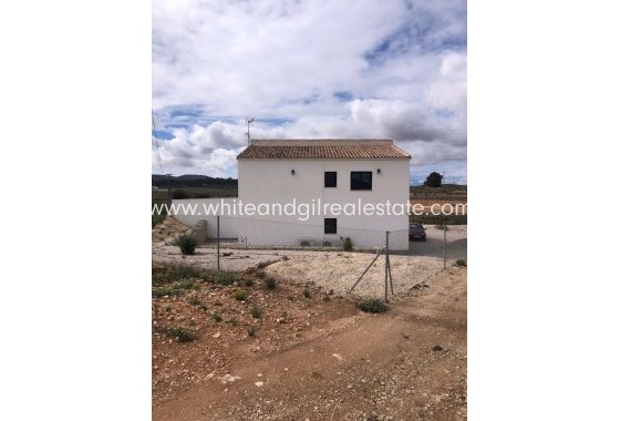 Sale - Villa  - Pinoso - Rural location