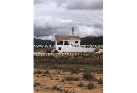 Sale - Villa  - Pinoso - Rural location