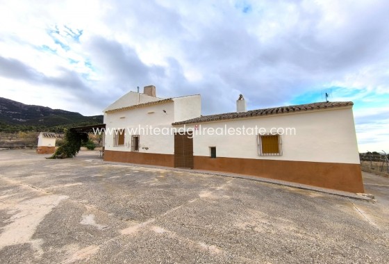 Sale - Country house  - Yecla - Rural location