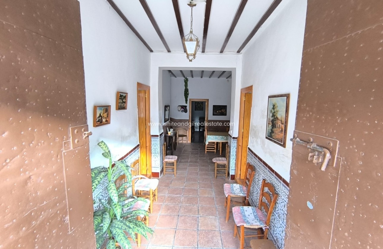 Sale - Country house  - Yecla - Rural location