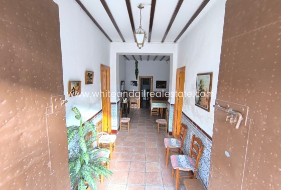 Sale - Country house  - Yecla - Rural location