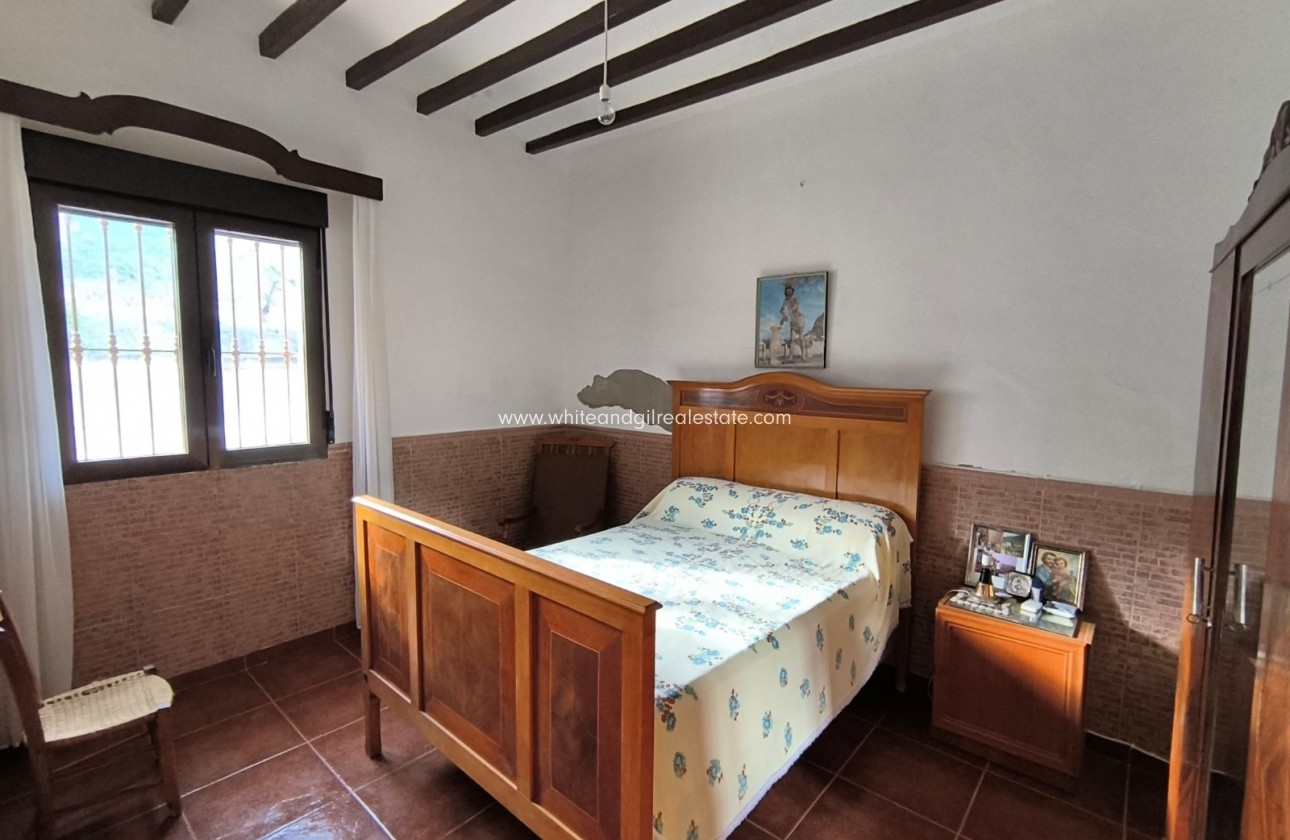 Sale - Country house  - Yecla - Rural location