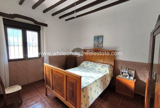 Sale - Country house  - Yecla - Rural location