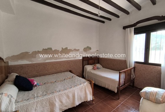 Sale - Country house  - Yecla - Rural location