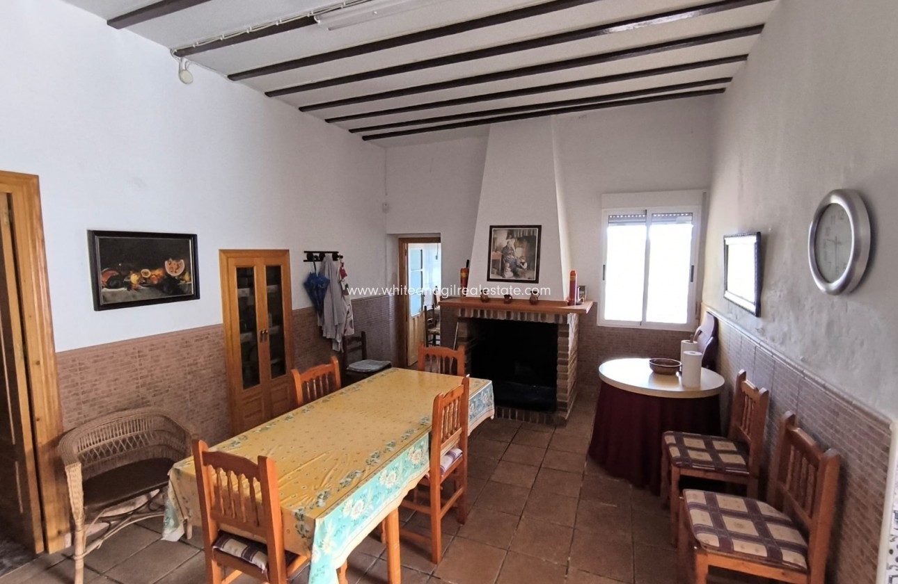 Sale - Country house  - Yecla - Rural location