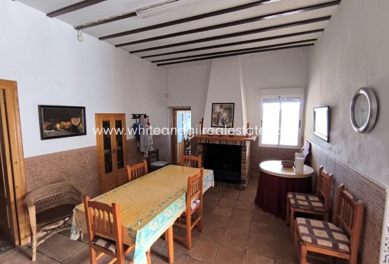 Sale - Country house  - Yecla - Rural location