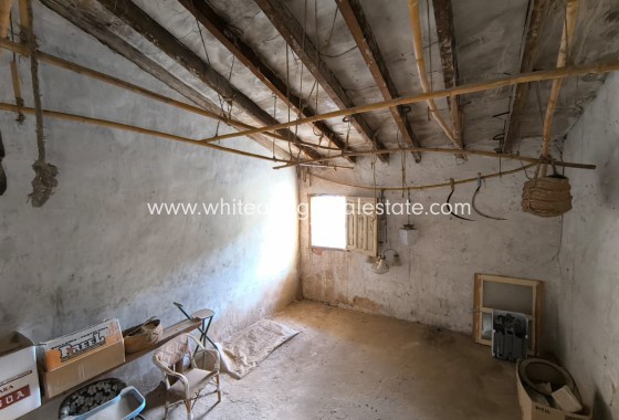 Sale - Country house  - Yecla - Rural location