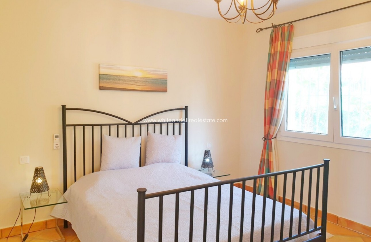 Venta - Chalet / Villa - Moraira