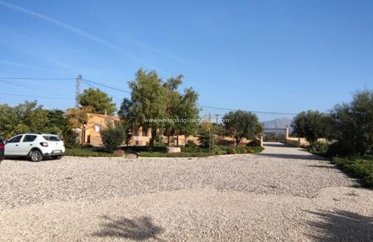 Sale - Villa  - Novelda