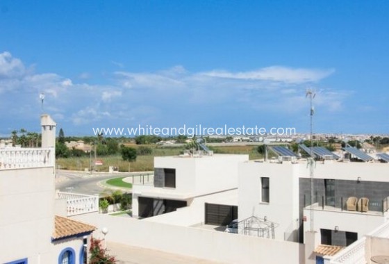 Sale - Villa  - Daya vieja - Torrevieja