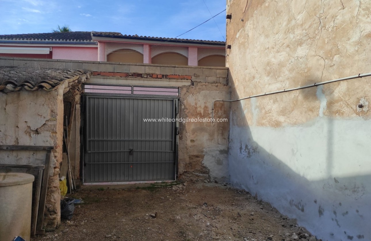 Sale - Plot / Land - Sax