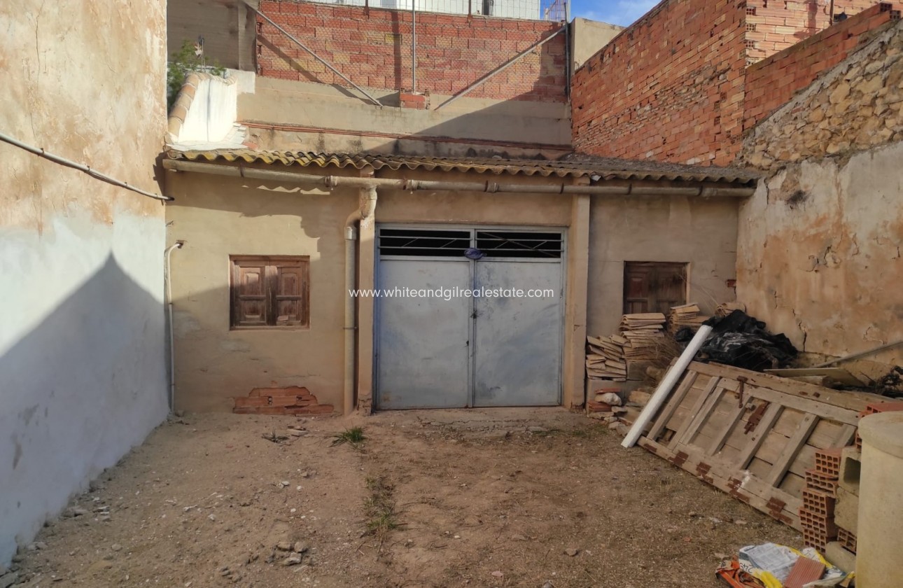 Sale - Plot / Land - Sax