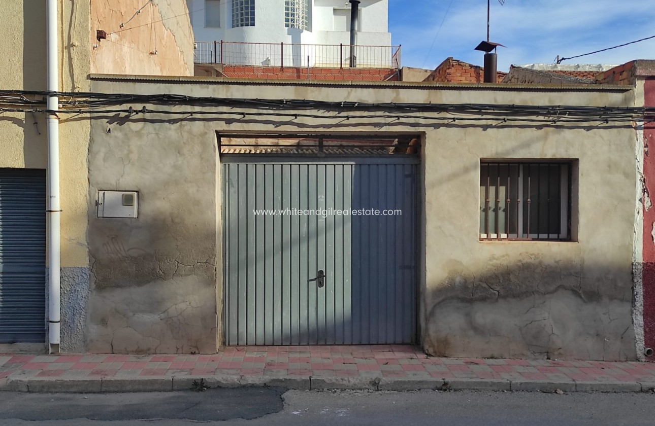 Sale - Plot / Land - Sax