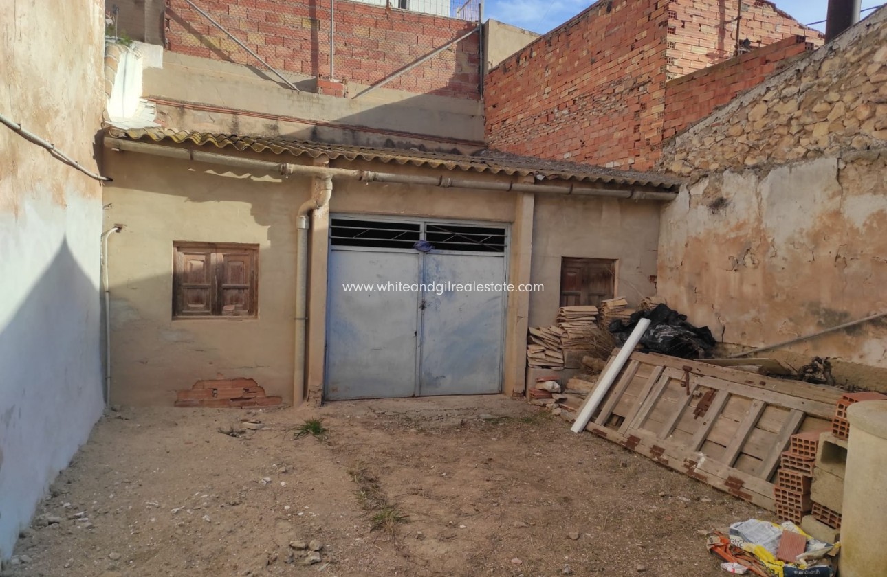 Sale - Plot / Land - Sax