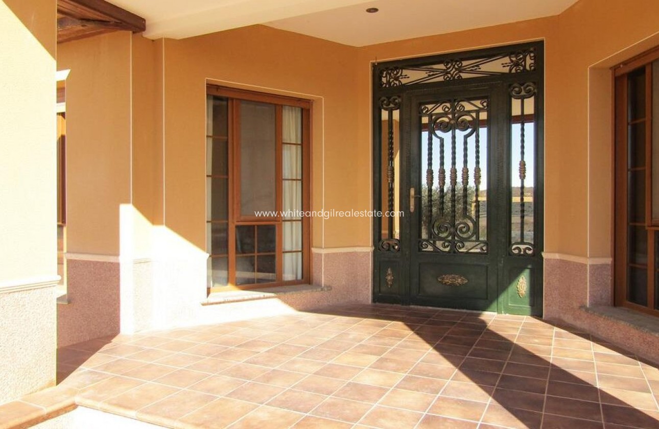 Sale - Villa  - Pinoso