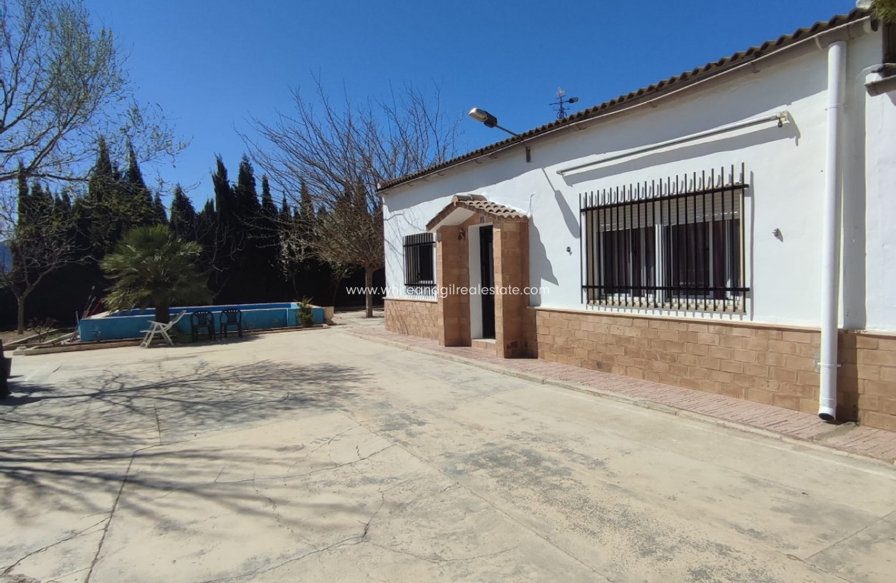 Sale - Country house  - Yecla