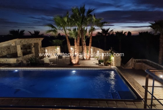 Sale - Villa  - Elche - Center