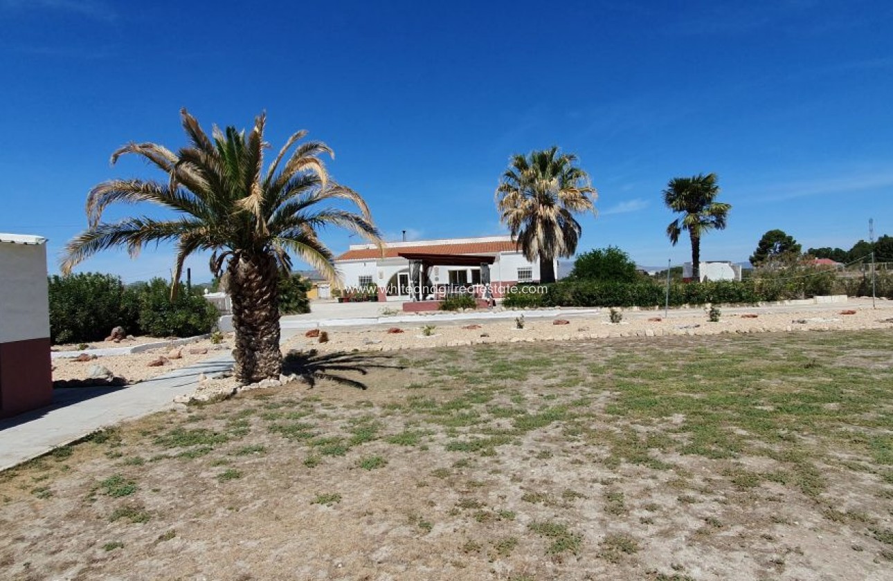 Sale - Country house  - Villena