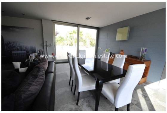 Sale - Villa  - Yecla