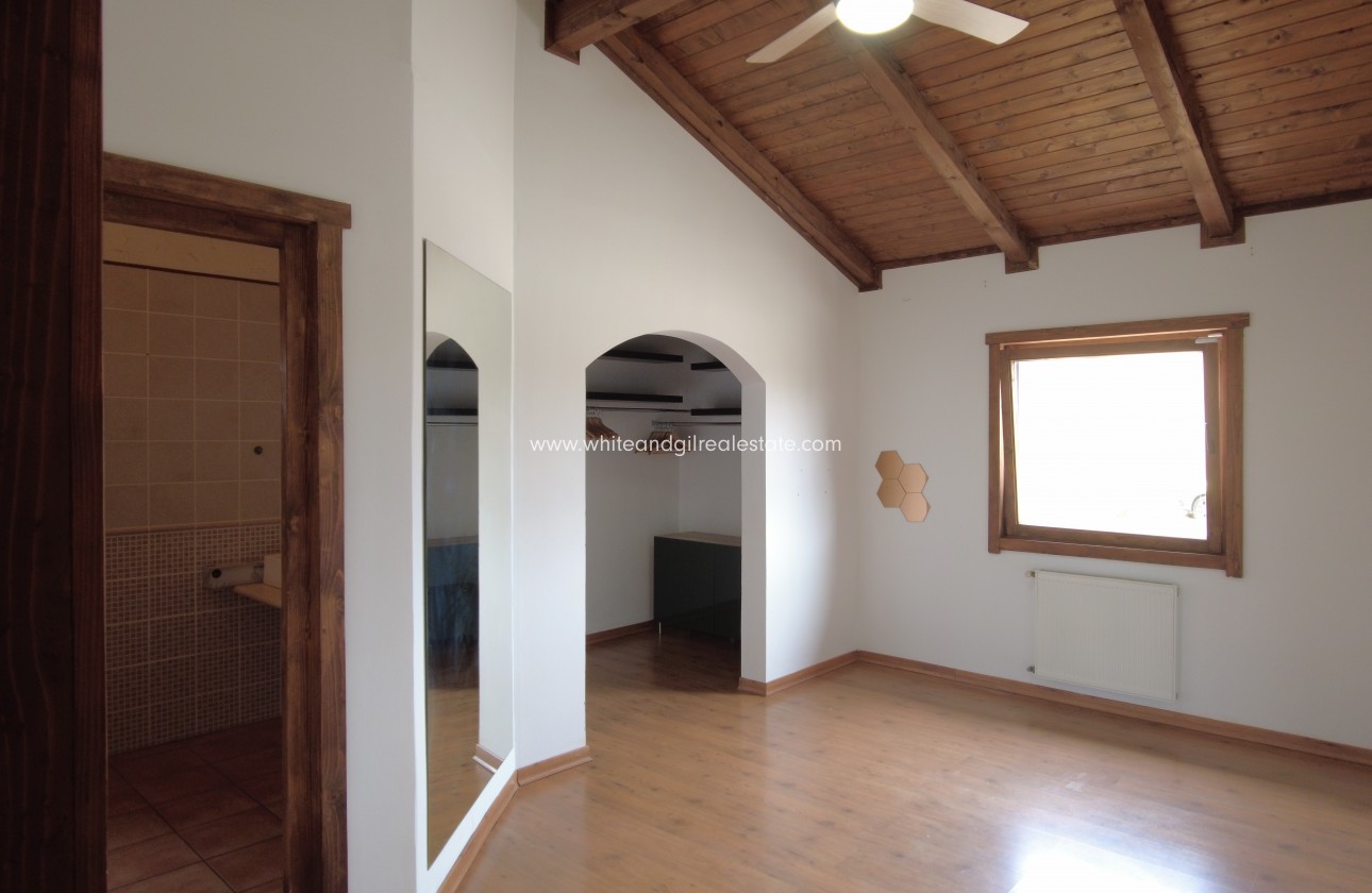 Sale - Villa  - Castalla