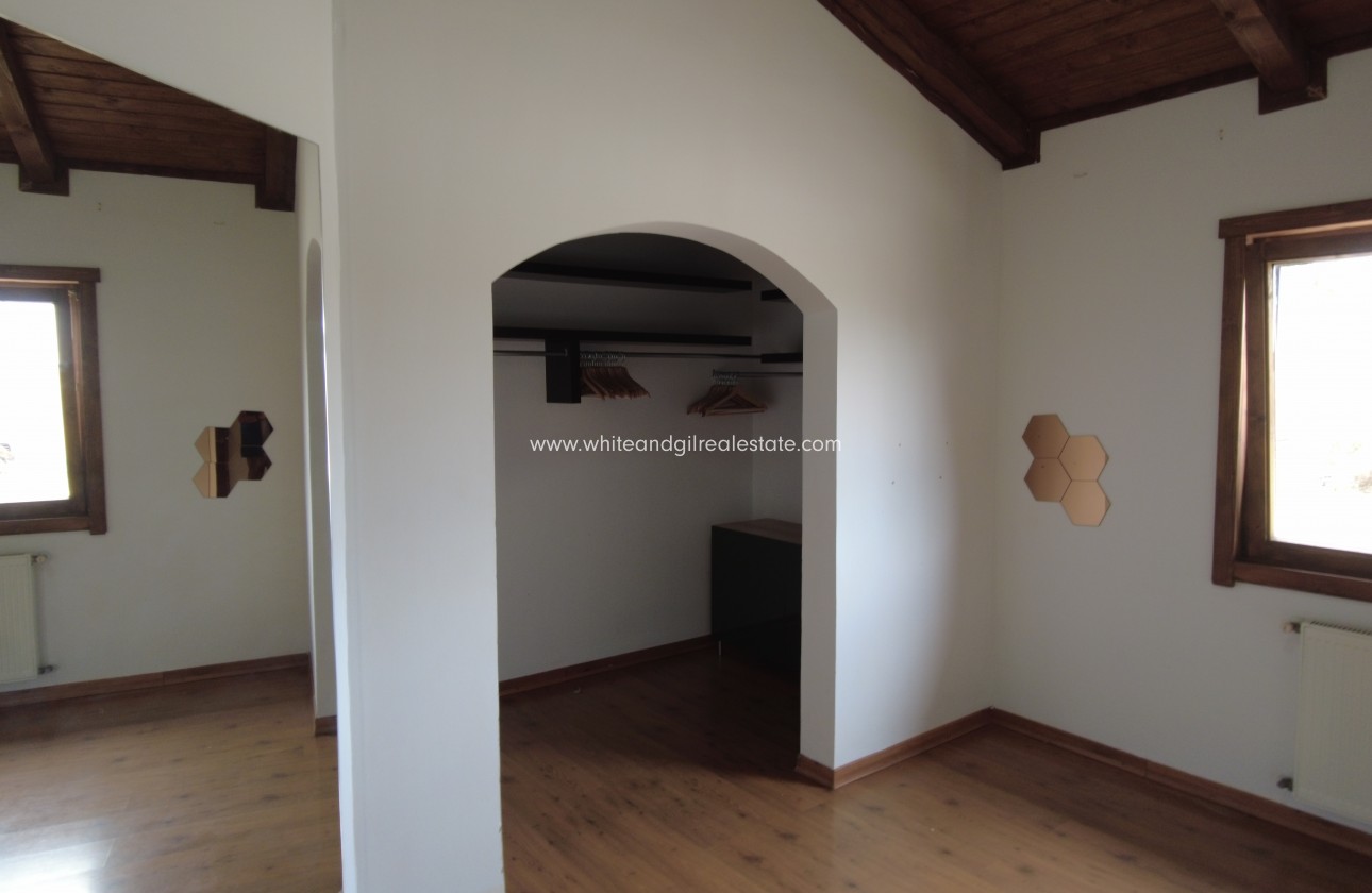 Sale - Villa  - Castalla