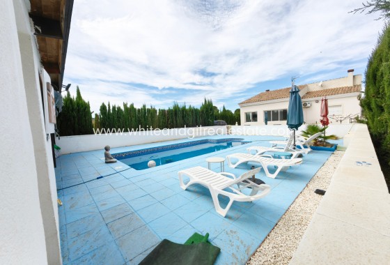 Venta - Chalet / Villa - Pinoso