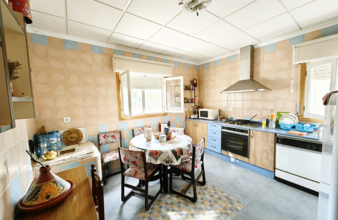 Sale - Country house  - Pinoso