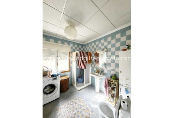 Sale - Country house  - Pinoso