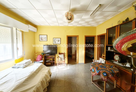 Sale - Country house  - Pinoso