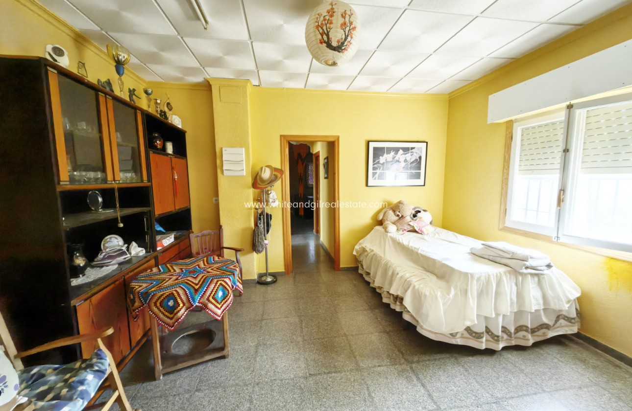 Sale - Country house  - Pinoso