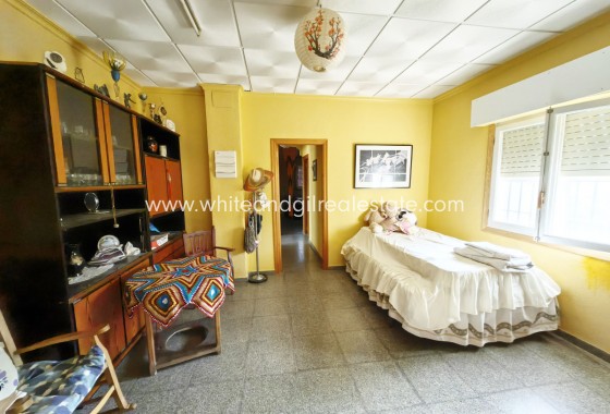 Sale - Country house  - Pinoso