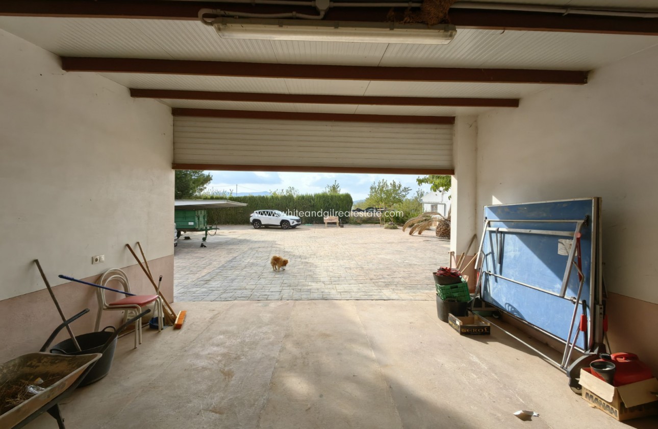 Sale - Country house  - Pinoso