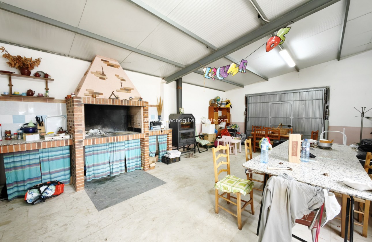 Sale - Country house  - Pinoso